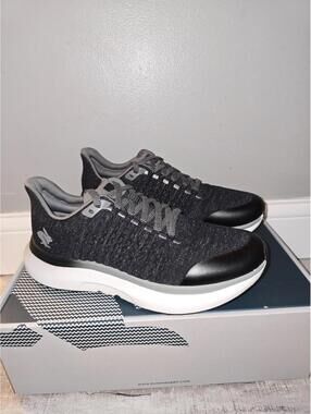 Rabbit Dream Chaser Running Shoes  Black/Grey- Mens 10.5 New in Box